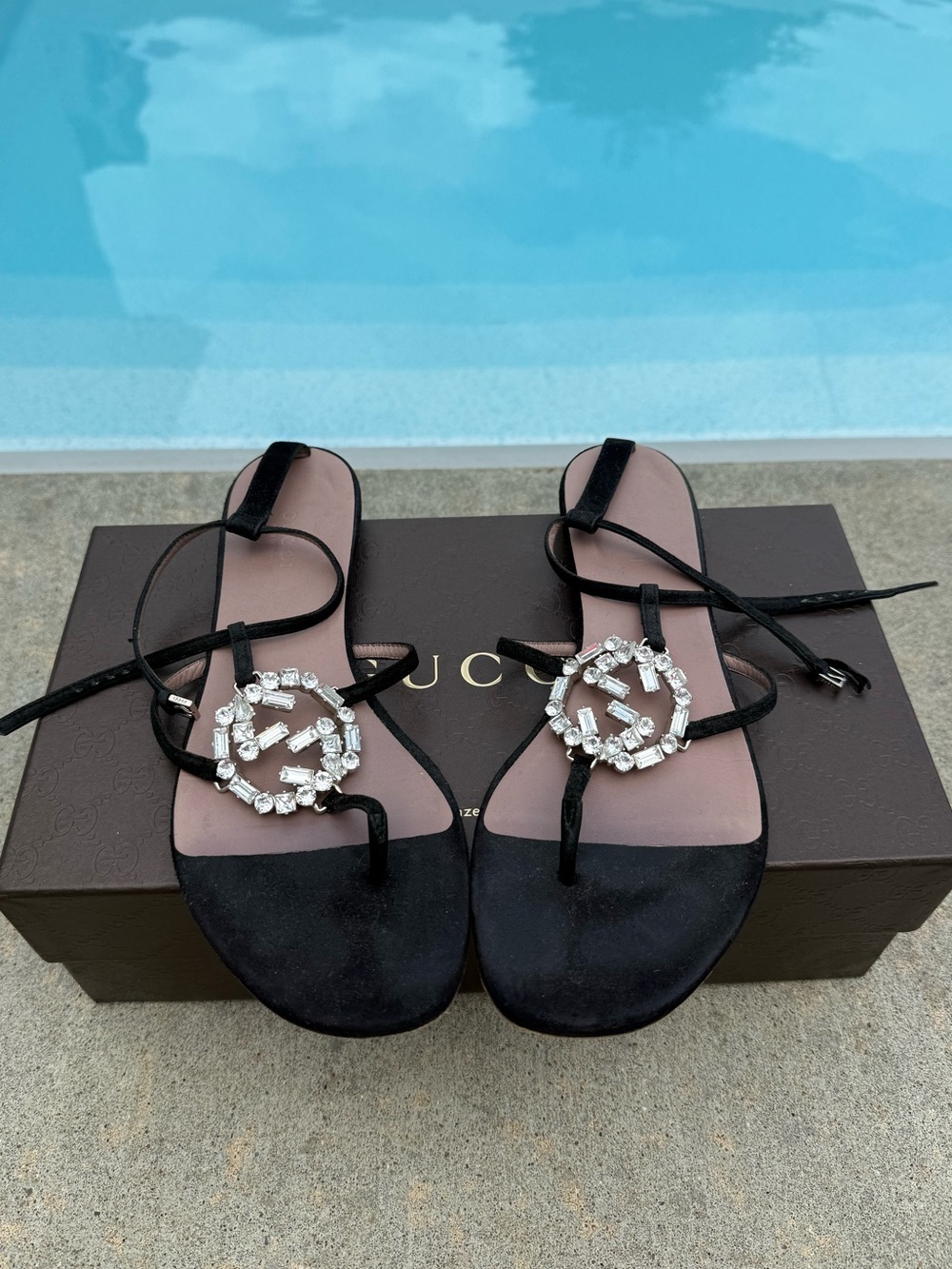 Gucci Crystal Embellished Interlocking GG Thong sandals - Picture 9 of 11